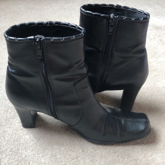 Black heeled boots with inner zip - Picture 3 of 6